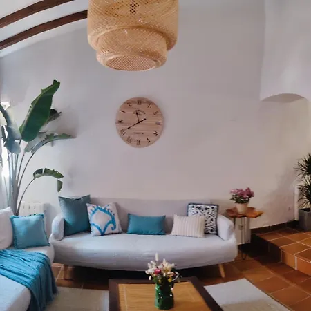 Casa de Campo Masía De San Juan, Renovada Y Con Terraza Privada En Castillo Con Piscina *